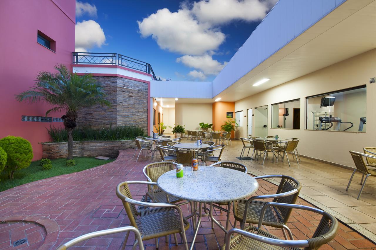 Carlton Plaza Hotel Uberlândia Esterno foto